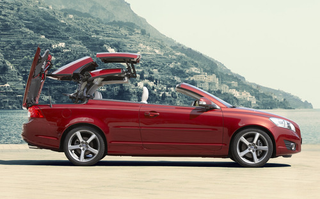 Illustration for article titled 2010 Volvo C70 Convertible Gets Hard Again For Frankfurt